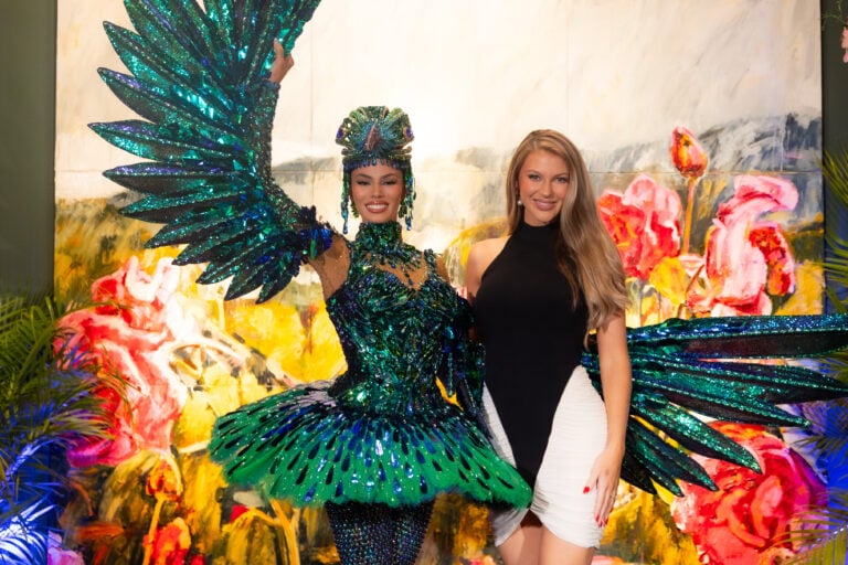Zashely Alicea, Miss Universe Puerto Rico 2025, junto a Madison Anderson Berrios, Miss Universe Puerto Rico 2019. (Foto: Jean Ayala / Wapa Digital)