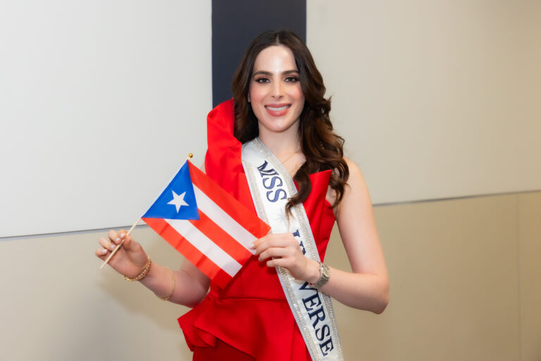 La actual Miss Universe 2025 y representante de México, Fatima Bosch, de 25 años, llegó a Puerto Rico como parte de su agenda al ser ganadora del certamen. (Jean Ayala / Wapa Digital)
