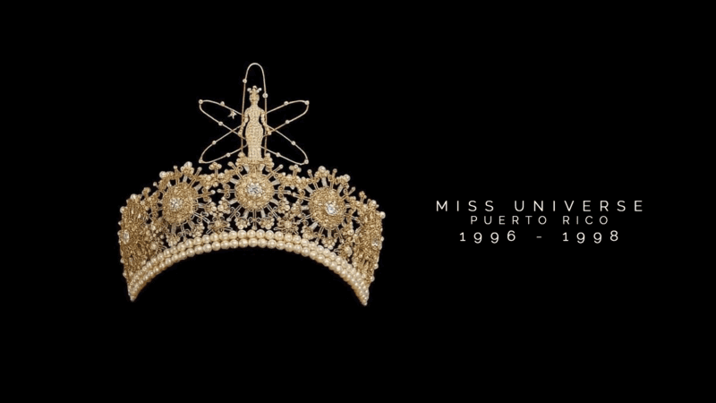 La primera en utilizar esta hermosa corona fue Saribel Velilla, Miss Universe Puerto Rico 1996, mientras que la última en portarla fue Joyce Giraud, Miss Universe Puerto Rico 1998.