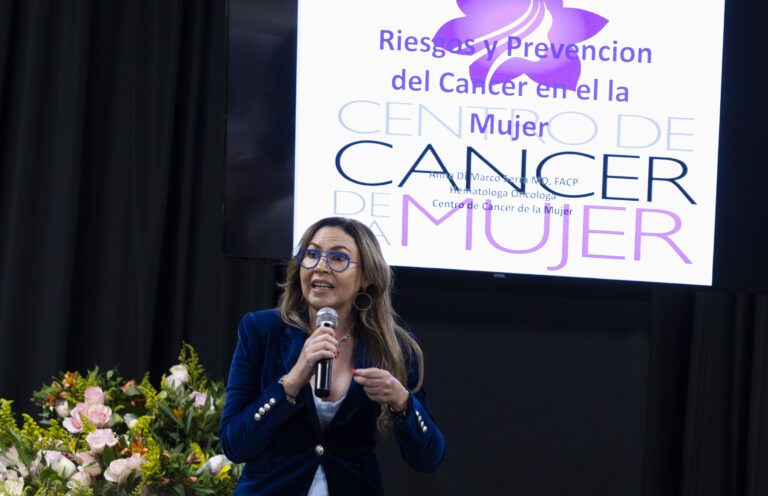 La doctora, filántropa y madrina de las candidatas, Anna DiMarco, enseñó a las candidatas a hacerse su chequeo en casa y las formas de ayudar a prevenir diferentes tipos de cáncer.